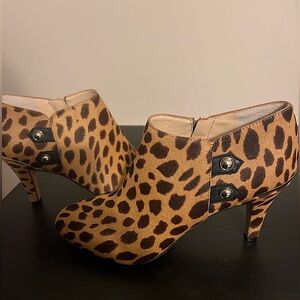 Vince Camuto leopard booties